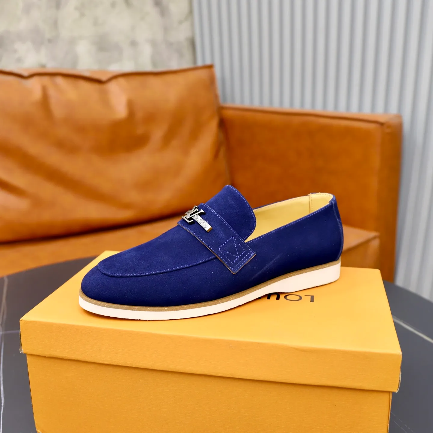 Ex-factory price: 442💰🙅‍♂️🙅‍♂️🙅‍♂️ Brand: LV Louis Vuitton Standard code: 38-44 (45 customized) Grade: Same as the official website Material: Original cow suede material stitching Comfortable and breathable cowhide lining Lightweight wear-resistant foam outsole Style category: Men's fashionable casual shoes Running sports shoes Distinguished luxury brand elements Top luxury color: actual picture color